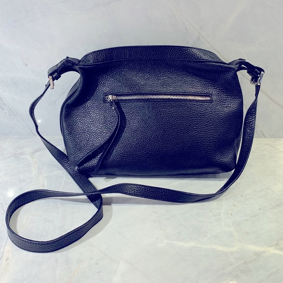 Black pebbled leather bag with long strap and zipper pocket + inside pockets - Picture 13 of 13
